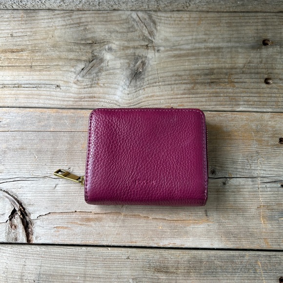 Fossil Leather Wallet - Picture 1 of 5